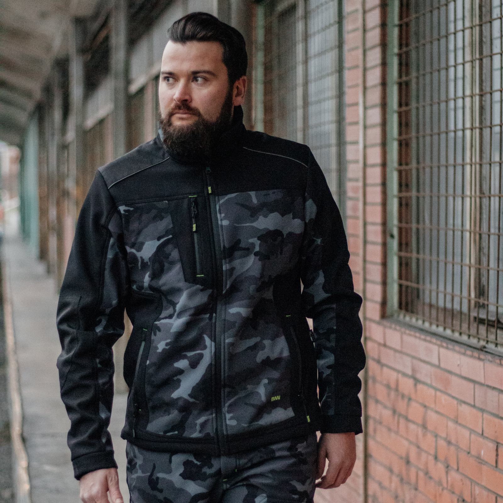 207862_0746180062_CAMOS_Jacket_blackgrey_mood1.png