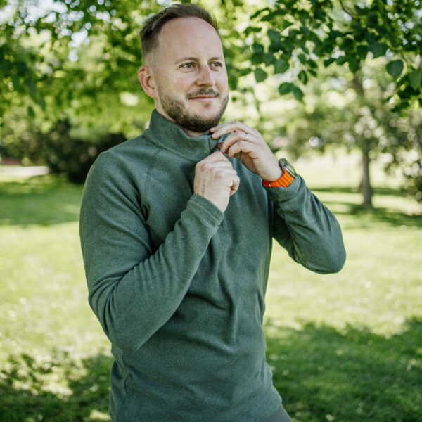 372161_0925170050_POLAROS_Sweatshirt_green_mood_1.jpg